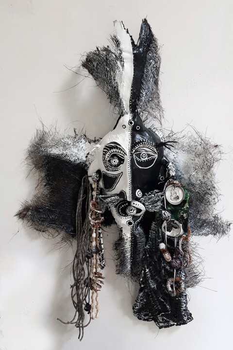 Masque noir et blanc à la canette de Perrier